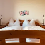 乡村民宿 Sonnenblumenhof - & *