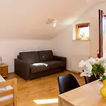 Sonnenblumenhof - & *