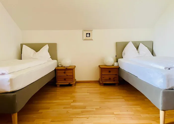 Sonnenblumenhof - & *